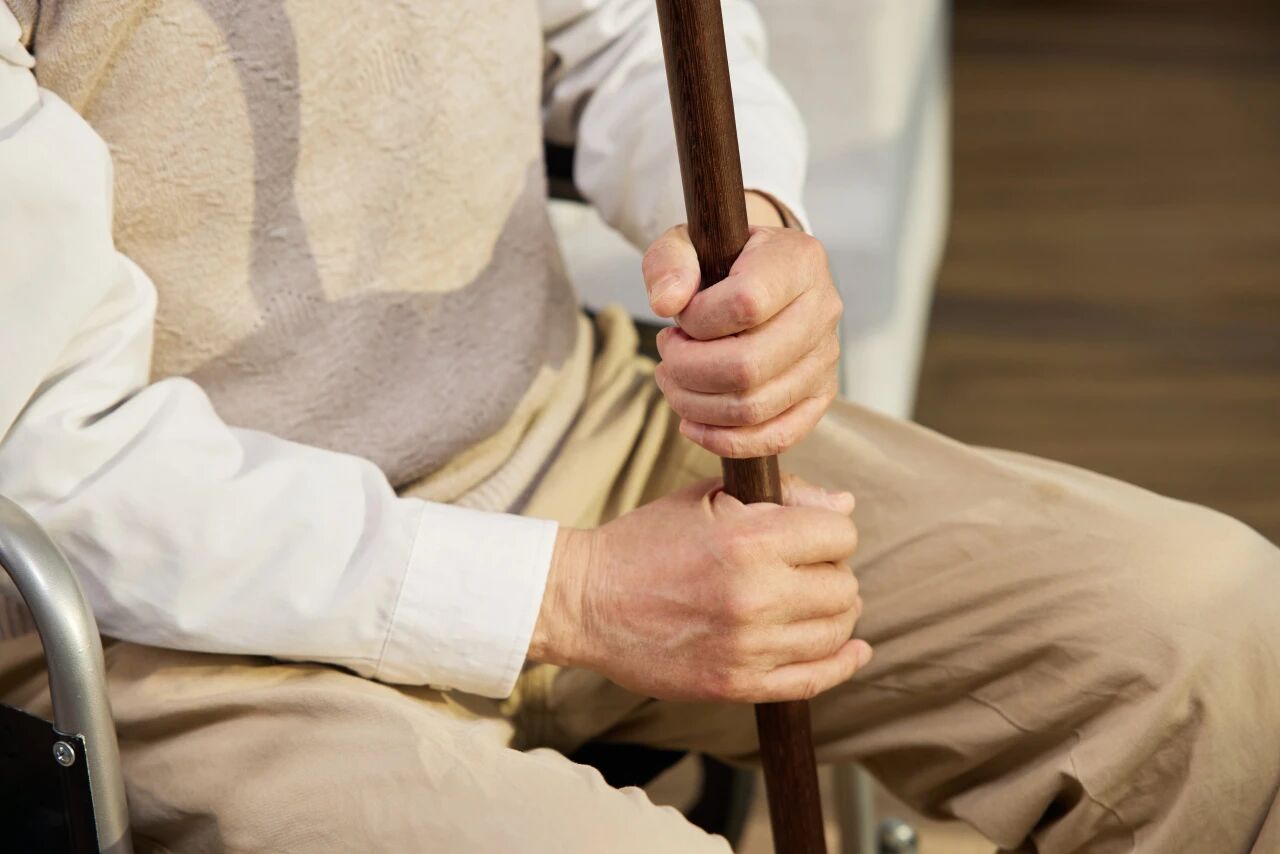 髋关节置换：换掉整个髋关节，还是只换一半？